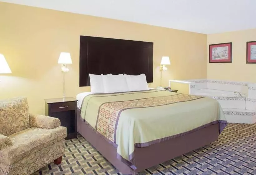 キングサイズベッドのデラックスルーム, Days Inn By Wyndham Andalusia