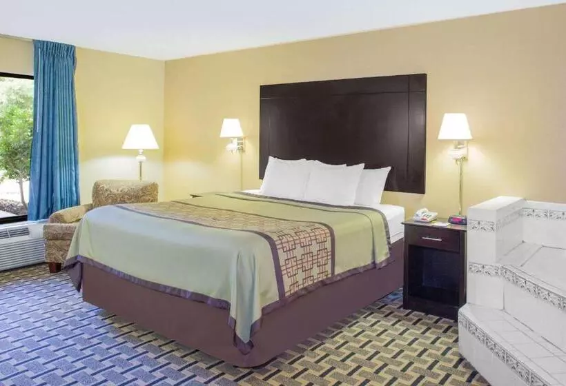 キングサイズベッドのデラックスルーム, Days Inn By Wyndham Andalusia