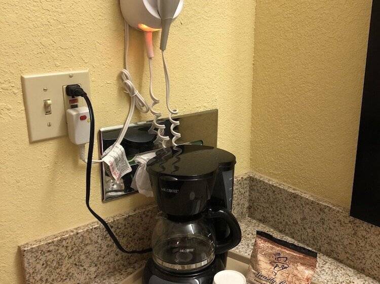 חדר סטנדרט שתי מיטות זוגיות, Days Inn By Wyndham Childersburg