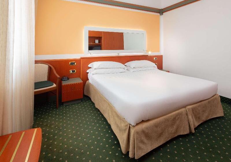 اتاق لوکس با تخت بزرگ, Days Inn By Wyndham Muscle Shoals