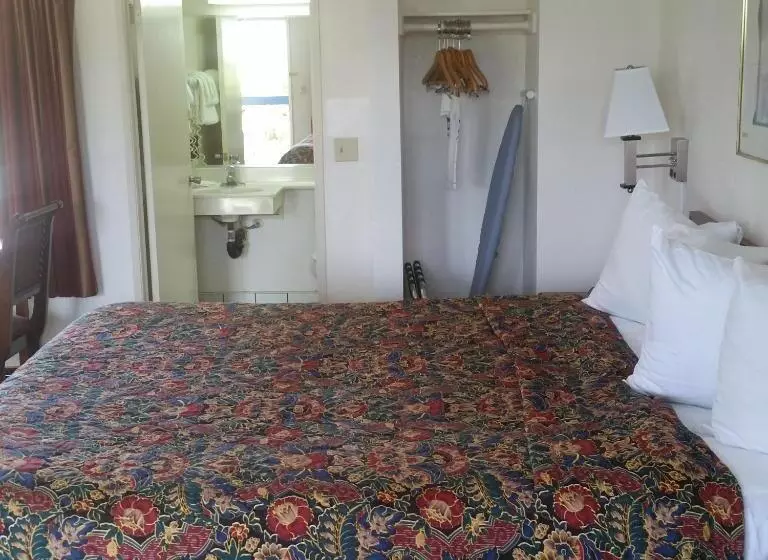 Deluxe Suite King Bed, Days Inn By Wyndham Orange Anaheim