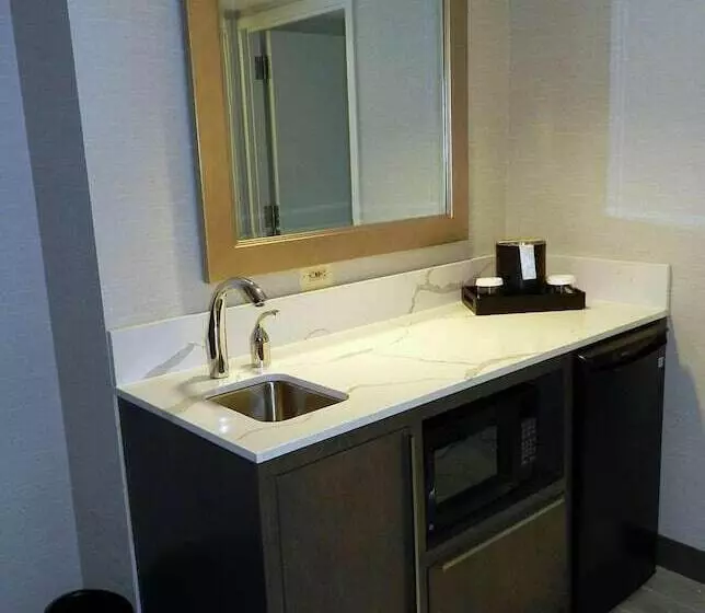 سوییت, Embassy Suites By Hilton Alexandria Old Town