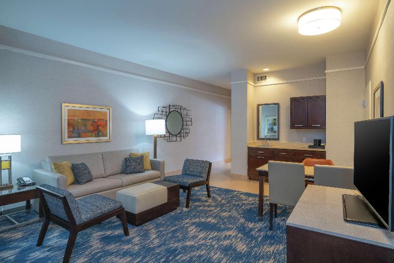 带大床的套房, Embassy Suites By Hilton Alexandria Old Town