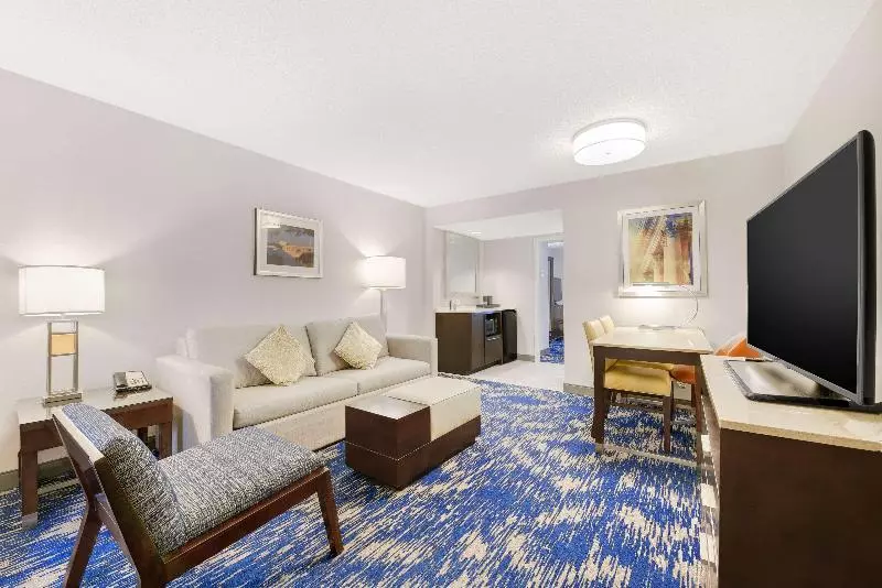 سوییت, Embassy Suites By Hilton Alexandria Old Town