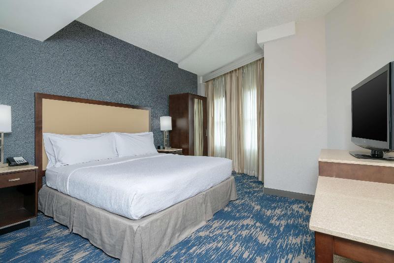带双人大床的行政管理套房, Embassy Suites By Hilton Alexandria Old Town
