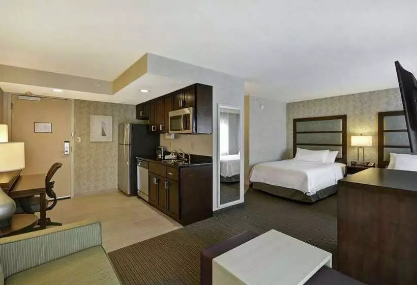 سوئیت با بالکن, Embassy Suites By Hilton Alexandria Old Town