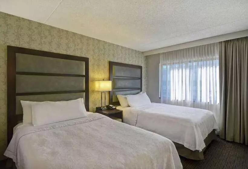 سوئیت با بالکن, Embassy Suites By Hilton Alexandria Old Town