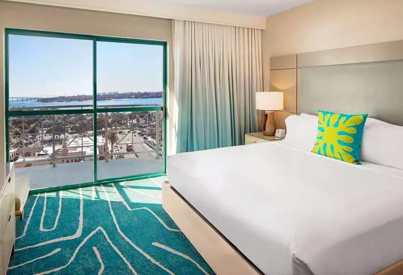 سوئیت با تخت بزرگ, Embassy Suites By Hilton Alexandria Old Town