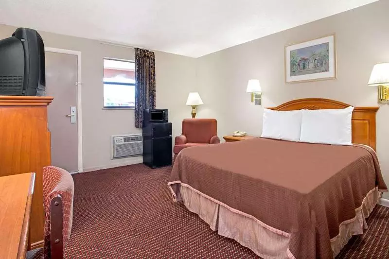 スタンダードルーム, Holiday Inn Express & Suites Tampa Stadium   Airport Area, An Ihg