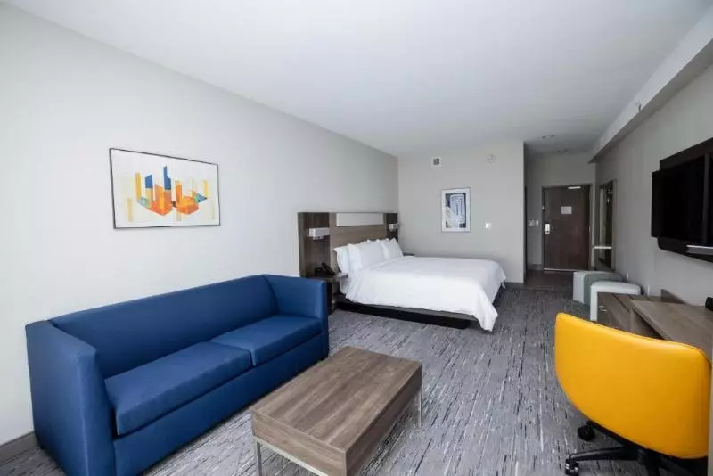 キングサイズベッドのスイートルーム, Holiday Inn Express & Suites Tampa Stadium   Airport Area, An Ihg