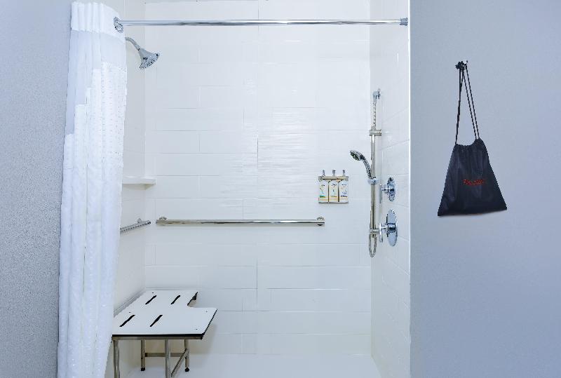 身障者適用スイートルーム, Holiday Inn Express & Suites Tampa Stadium   Airport Area, An Ihg