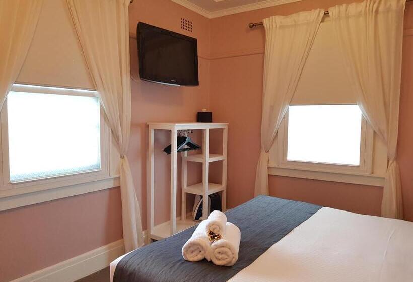 غرفة عائلية, The Hughenden Boutique