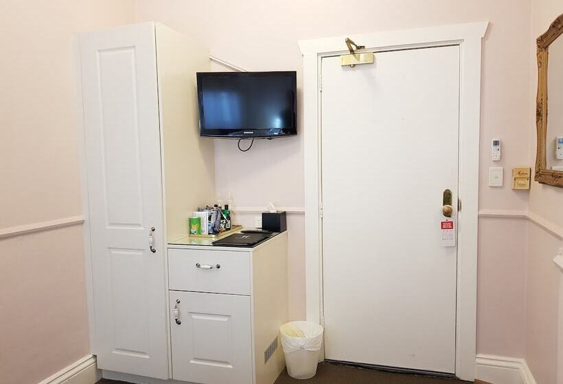 غرفة أساسية, The Hughenden Boutique