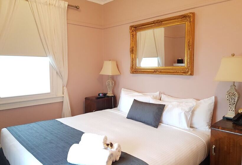 غرفة عائلية, The Hughenden Boutique