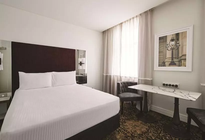 Standard Room Queen Size Bed