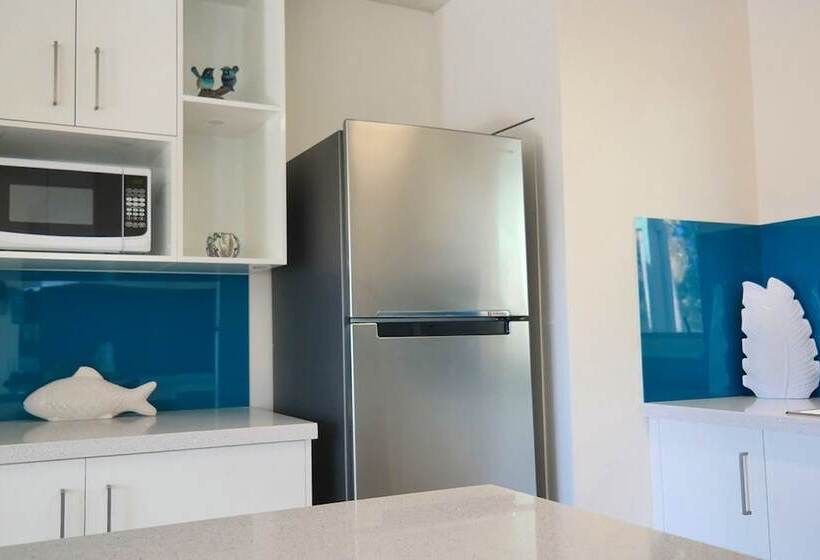 带两个卧室的顶楼公寓, Pacific Bay Resort