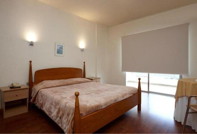 اتاق استاندارد, Zoukotel