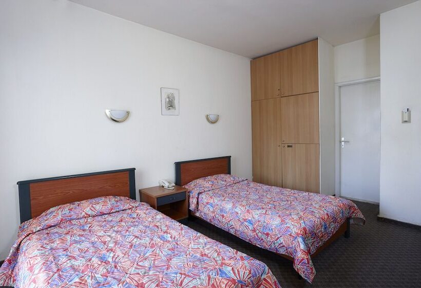 اتاق استاندارد, Zoukotel