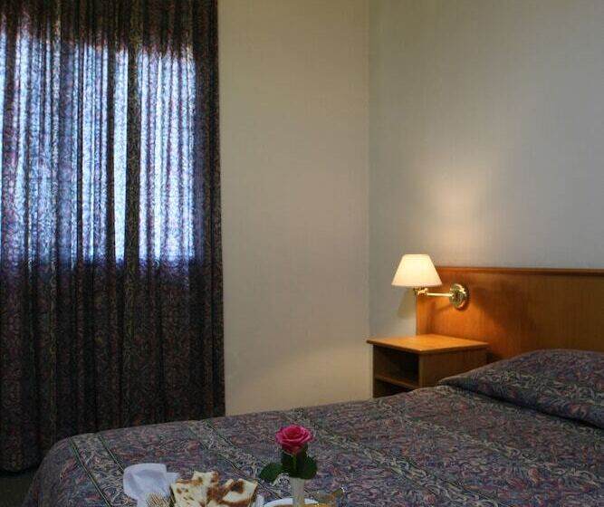 اتاق استاندارد, Zoukotel