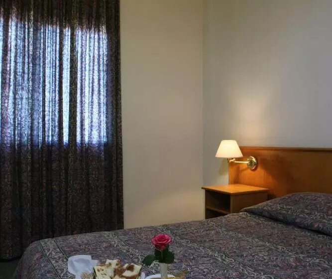 اتاق استاندارد, Zoukotel