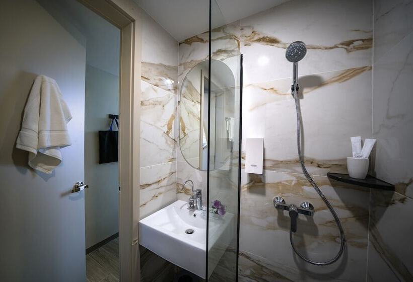 Superior Room, 81 Premier Princess