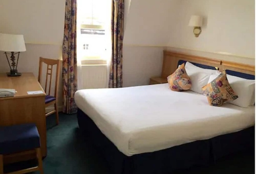 Классический Номер, Berjaya Eden Park London