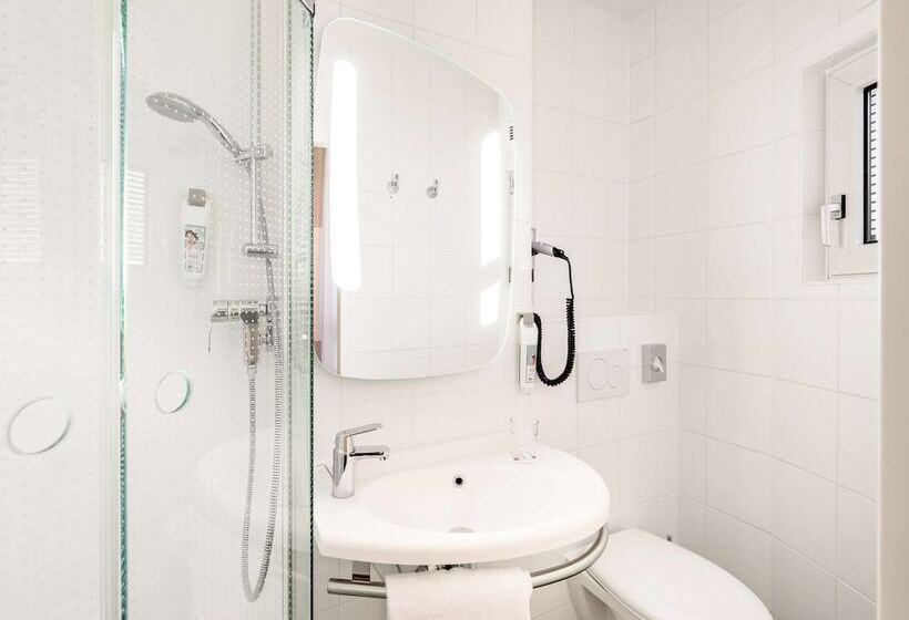 Номер Стандарт, Ibis Hotel München City