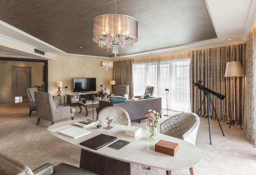 阁楼房, Labourdonnais Waterfront