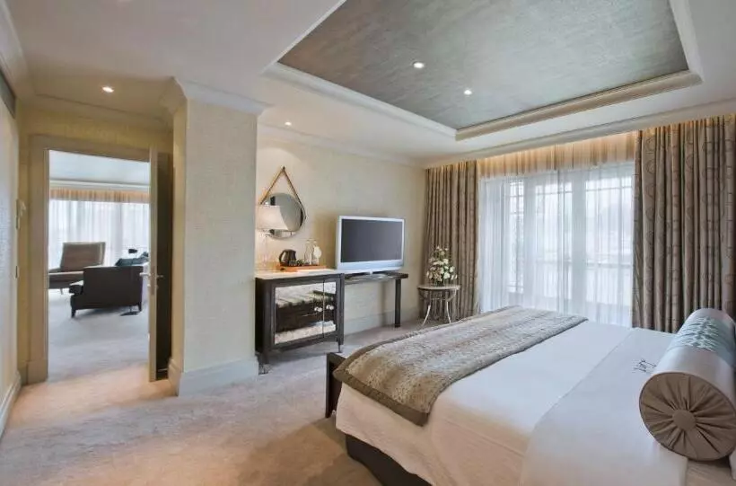اتاق پنت هاوس, Labourdonnais Waterfront