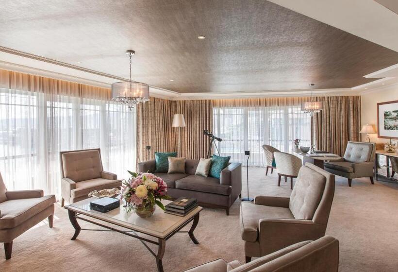 阁楼房, Labourdonnais Waterfront