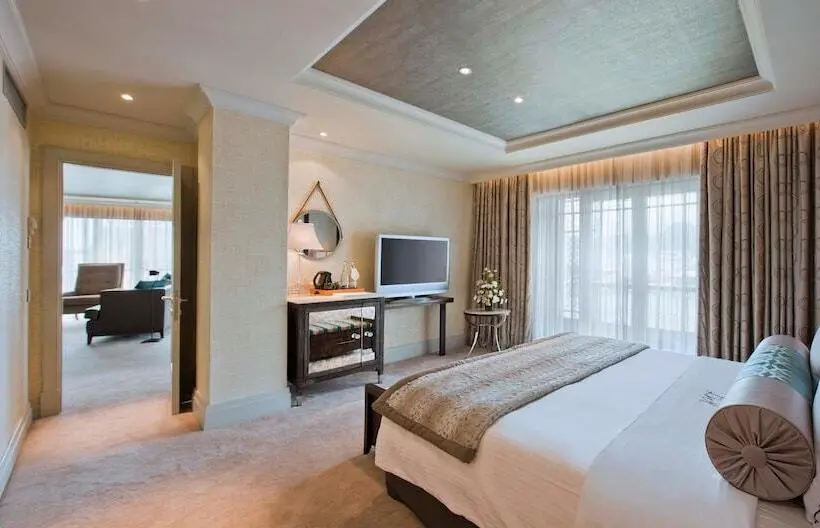 اتاق پنت هاوس, Labourdonnais Waterfront
