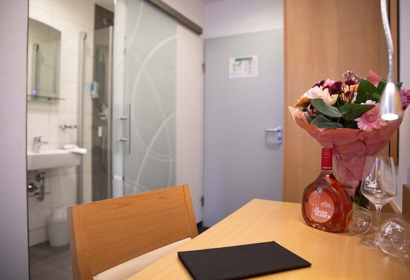 חדר סטנדרט לשלושה, Regina