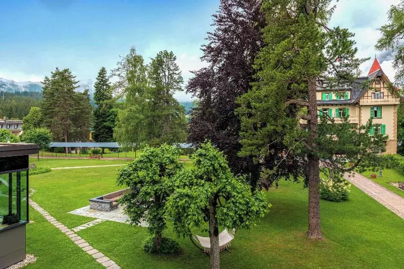 اتاق سوپریور با چشم‌انداز کوهستان, Waldhaus Flims Wellness Resort, Autograph Collection
