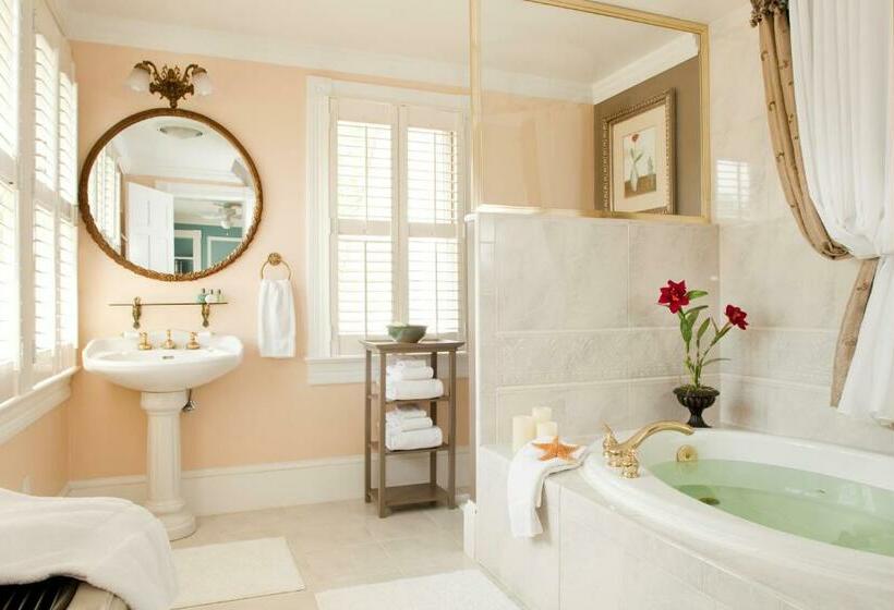 バスタブ付きデラックスルーム, White Doe Inn Bed & Breakfast