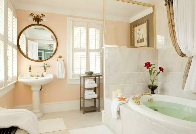 اتاق لوکس با وان آب گرم, White Doe Inn Bed & Breakfast