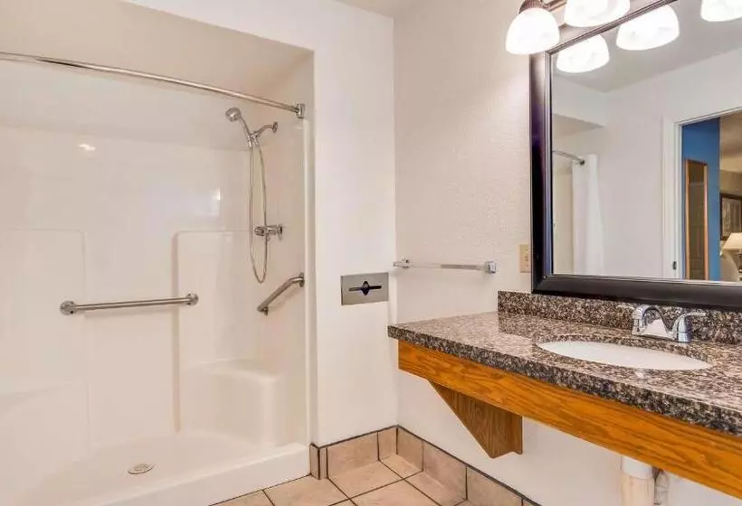 اتاق استاندارد با تخت دو نفره بزرگ برای معلولان, Best Western Arcata Inn