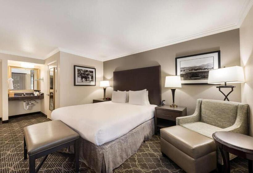 Номер Стандарт Кровать Кинг Адаптированный для Инвалидов, Best Western Danville Sycamore Inn