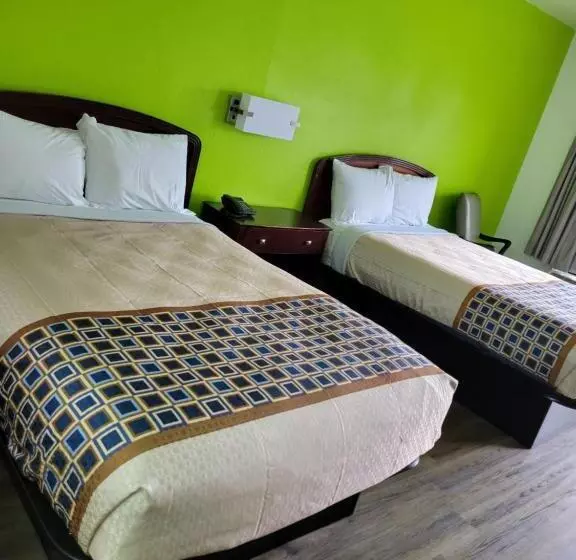 ２ダブルベッドのスタンダードルーム, Zainee Inc Budgetel Inn And Suites