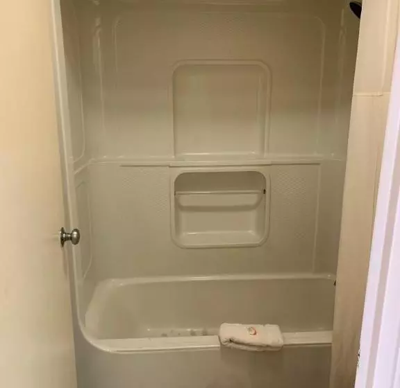 ２ダブルベッドのスタンダードルーム, Zainee Inc Budgetel Inn And Suites