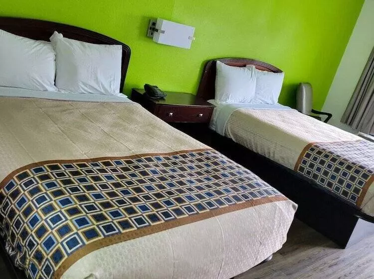 ２ダブルベッドのスタンダードルーム, Zainee Inc Budgetel Inn And Suites