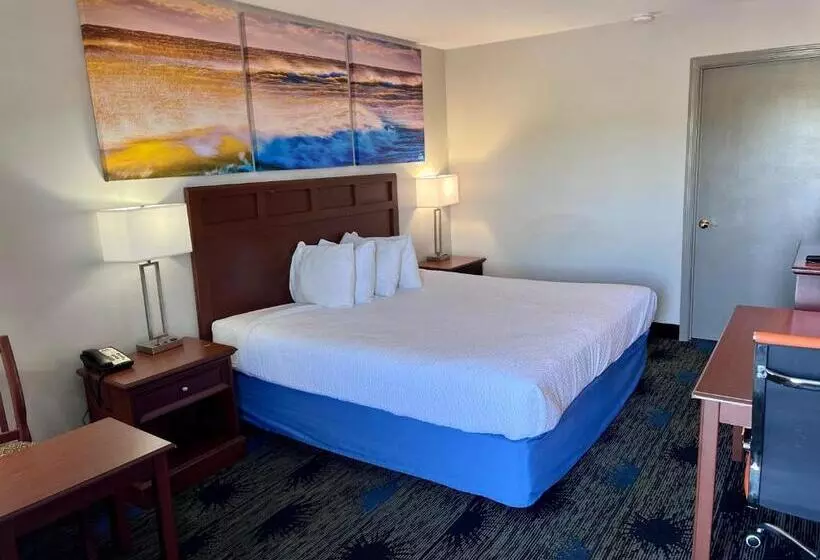 キングサイズベッドのスタンダードルーム, Days Inn By Wyndham Greenville