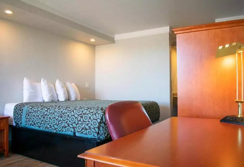 キングサイズベッドのスタンダードルーム, Days Inn By Wyndham Hillsboro Tx