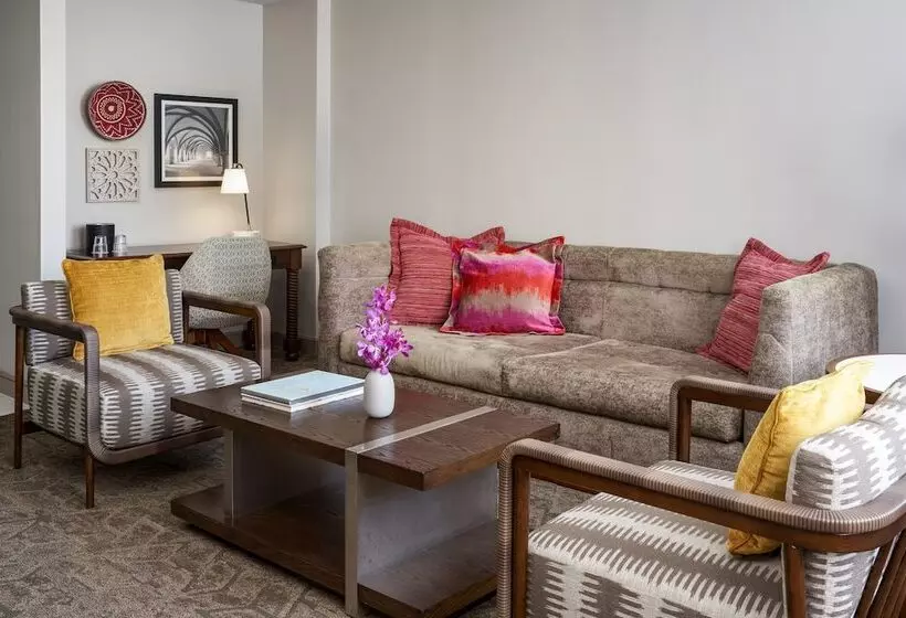 سوییت با چشم‌انداز استخر, Hyatt Regency Coral Gables In Miami