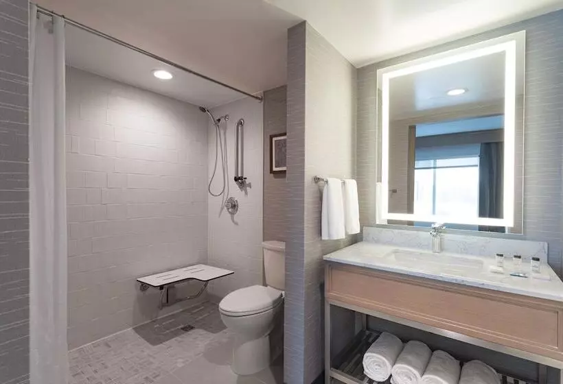 スイート, Sheraton Suites Columbus Worthington