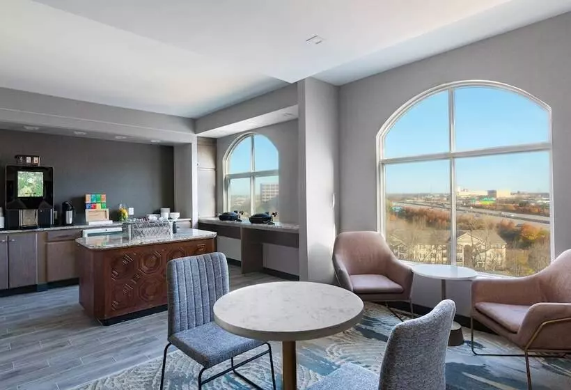 クラブスイート, Sheraton Suites Columbus Worthington