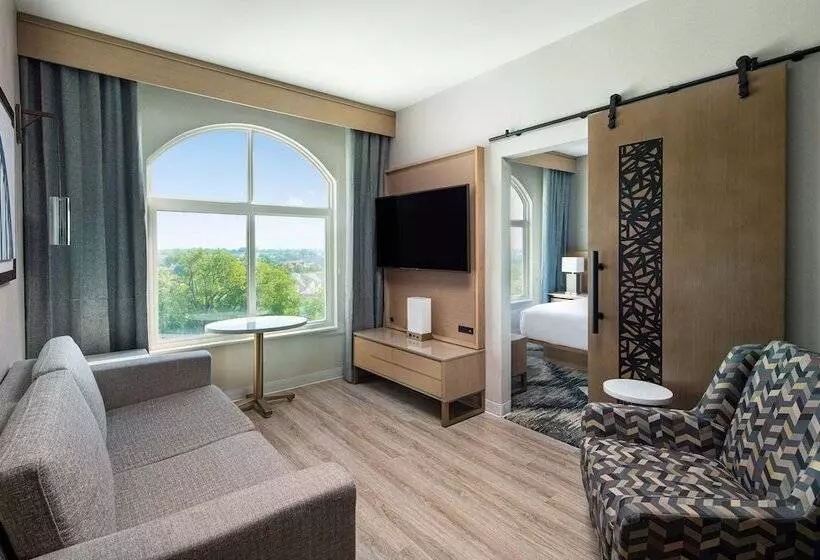 クラブスイート, Sheraton Suites Columbus Worthington