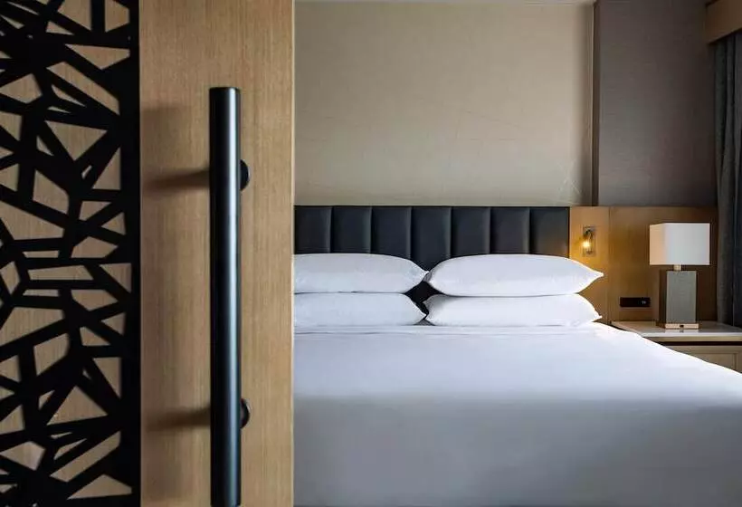 クラブスイート, Sheraton Suites Columbus Worthington