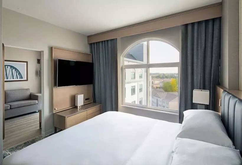クラブスイート, Sheraton Suites Columbus Worthington