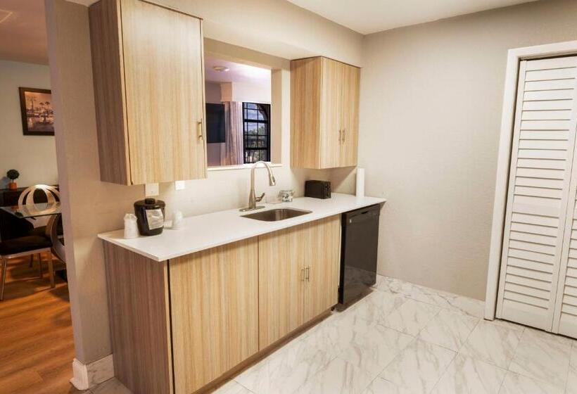 جناح, Best Western Historical Inn