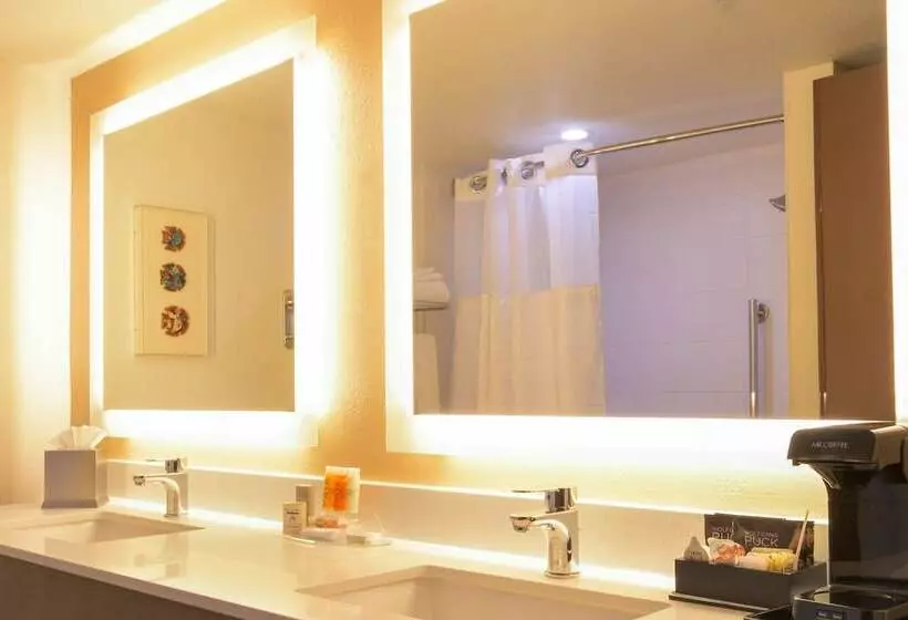 اتاق استاندارد با 2 تخت دوبل, Gateway Hotel Santa Monica